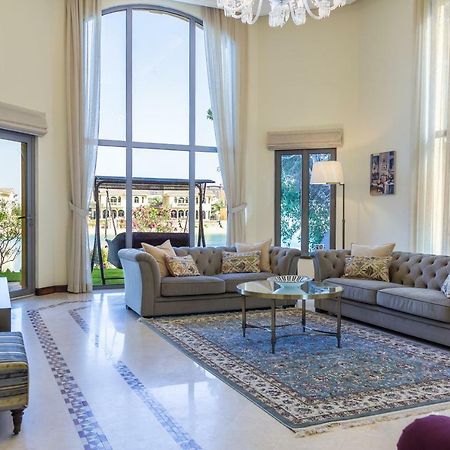 דובאי Chic 4Br Villa With Assistant Room And Private Pool On Palm Jumeirah By Deluxe Holiday Homes מראה חיצוני תמונה