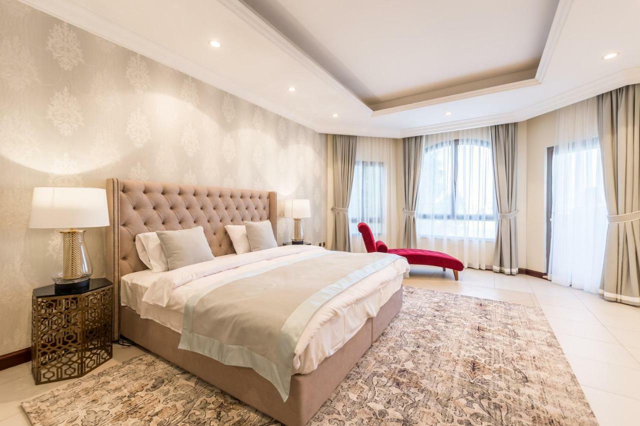דובאי Chic 4Br Villa With Assistant Room And Private Pool On Palm Jumeirah By Deluxe Holiday Homes מראה חיצוני תמונה